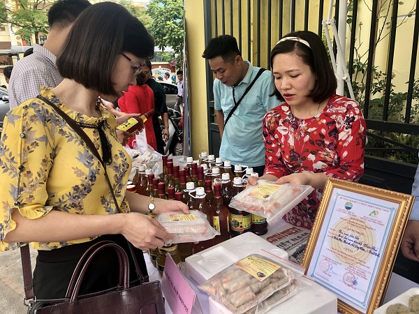 Với các Startup, tham gia các buổi trưng bày, giới thiệu và bán sản phẩm là cách làm hay, cần thiết để họ định vị sản phẩm trong thói quen người tiêu dùng