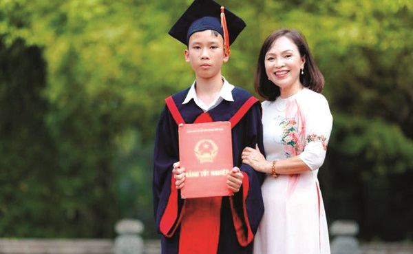 C&ocirc; Hải lu&ocirc;n được c&aacute;c em học sinh y&ecirc;u qu&yacute; như người mẹ thứ hai của m&igrave;nh