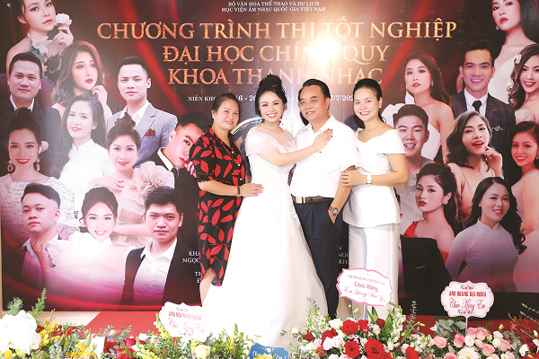 Gia đình Lương Hải Yến luôn bên cô trong sự nghiệp Gia đình Lương Hải Yến luôn bên cô trong sự nghiệp