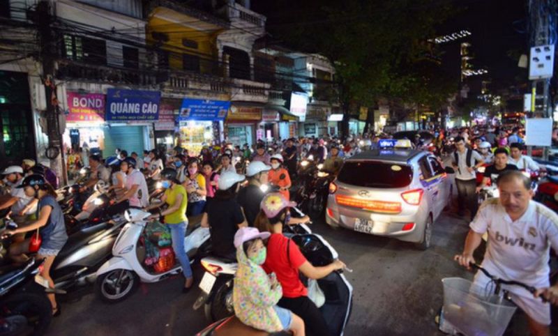 Hà Nội phân luồng thí điểm hai chiều cho phương tiện trên tuyến phố Trương Định - ảnh 1