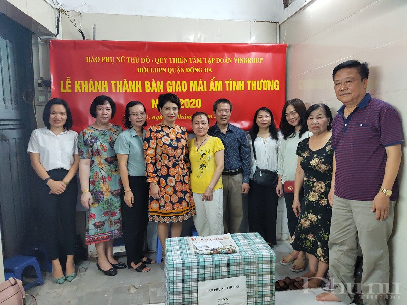 Các đại biểu đến chia sẻ niềm vui trong lễ khánh thành bàn giao 