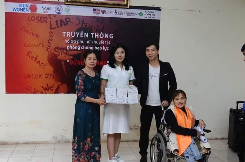 Chị Nguyễn Thị Cẩm Nhung tại một buổi truyền th&ocirc;ng hỗ trợ PNKT