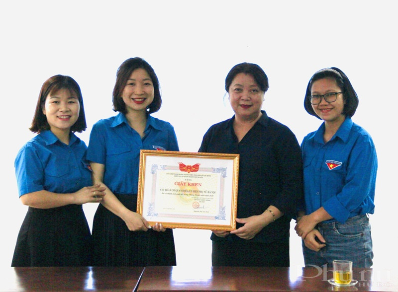 Với những kết quả đạt được, Chi đoàn TN Hội LHPN Hà Nội vinh đự được nhận bằng khen Với những kết quả đạt được, Chi đoàn TN Hội LHPN Hà Nội vinh đự được nhận bằng khen