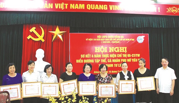 Các tập thể được UBND quận Đống Đa tặng Giấy khen