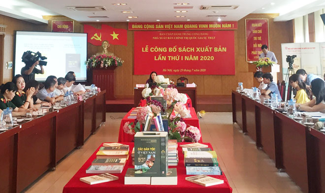 Quang cảnh lễ công bố sách xuất bản lần thứ I năm 2020.