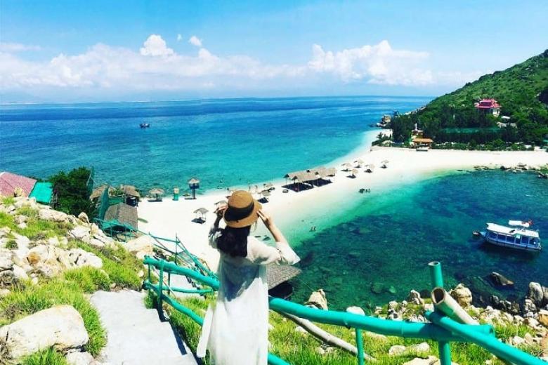 Nên mua gói du lịch ở những công ty uy tín. Nên mua gói du lịch ở những công ty uy tín.