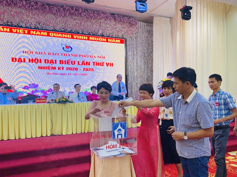 Đại hội đ&atilde; tiến h&agrave;nh lấy phiếu t&iacute;n nhiệm bầu Ban chấp h&agrave;nh, Ban kiểm tra v&agrave; đại biểu tham dự Đại hội Hội nh&agrave; b&aacute;o Việt Nam