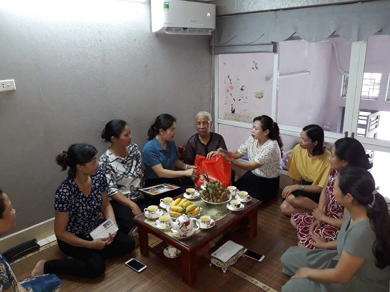 ừ ngày 20/7-27/7/2020, các cấp Hội phụ nữ Tây Hồ đã tổ chức các đoàn thăm, tặng quà Mẹ VNAH, gia đình chính sách... ừ ngày 20/7-27/7/2020, các cấp Hội phụ nữ Tây Hồ đã tổ chức các đoàn thăm, tặng quà Mẹ VNAH, gia đình chính sách...