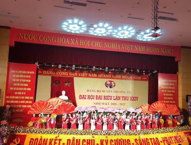 Các tiết mục văn nghệ chào mừng đại hội