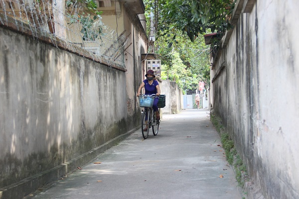 Nhờ c&oacute; NTM, những con đường nhỏ, hẹp của th&ocirc;n Trung (x&atilde; Việt H&ugrave;ng, huyện Đ&ocirc;ng Anh, H&agrave; Nội) đ&atilde; trở n&ecirc;n rộng r&atilde;i, khang trang, thuận tiện cho người d&acirc;n đi lại.