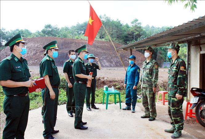 Kiểm soát chặt chẽ việc xuất nhập cảnh trên biên giới đường bộ - ảnh 1