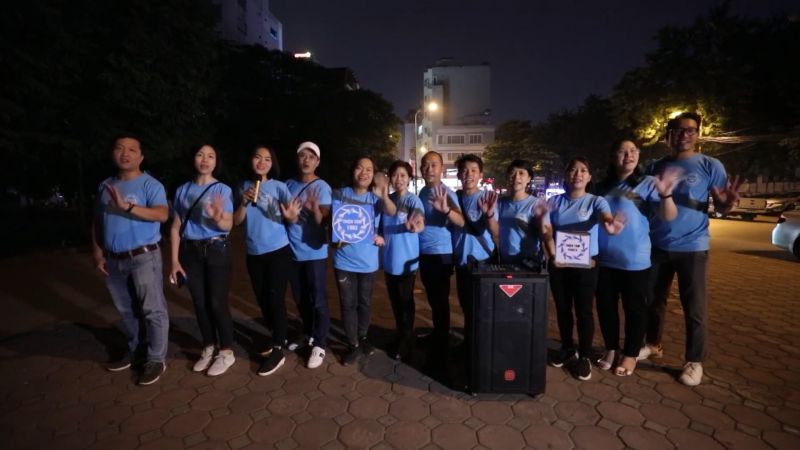 Thành viên CLN Thiện Tâm 1983 trong một tối thứ 7 đi hát tại khu vực Hồ Đắc Di