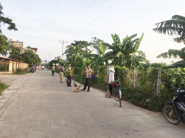 Những con đường nhỏ hẹp ở x&atilde; Thuần Mỹ (Ba V&igrave;, H&agrave; Nội) nay đ&atilde; rộng r&atilde;i, khang trang nhờ l&ograve;ng d&acirc;n thuận theo &yacute; Đảng