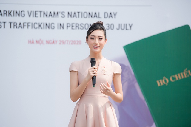 Lương Thùy Linh được đánh giá ngày ngày phát huy ngôi vị, khả năng của mình làm tốt các hoạt động cộng đồng Lương Thùy Linh được đánh giá ngày ngày phát huy ngôi vị, khả năng của mình làm tốt các hoạt động cộng đồng