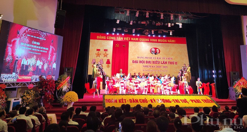 Tiết mục văn nghệ chào mừng đại hội Tiết mục văn nghệ chào mừng đại hội