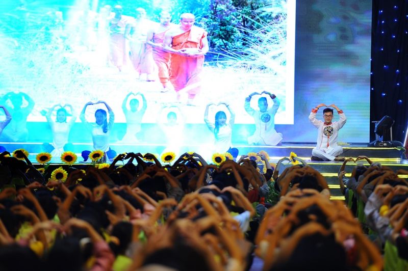 Các em được nghe thuyết giảng Phật pháp, các bài học đạo đức...