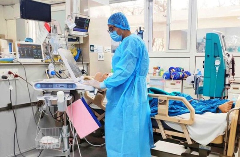 Bác sĩ chăm sóc cho các trường hợp mắc Covid-19. Bác sĩ chăm sóc cho các trường hợp mắc Covid-19.