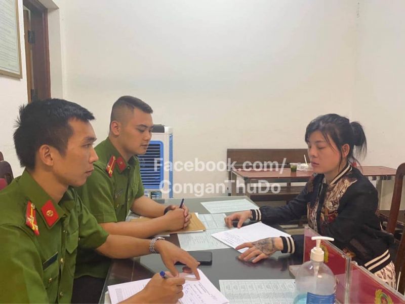 Huỳnh Thị Lan Anh tại cơ quan công an