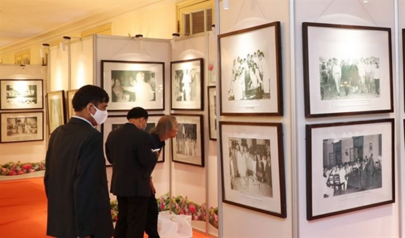 Gần 150 ảnh, tư liệu thể hiện Người luôn luôn quan tâm, trọng dụng nhân sĩ, tri thức, nhà khoa học và văn nghệ sĩ Gần 150 ảnh, tư liệu thể hiện Người luôn luôn quan tâm, trọng dụng nhân sĩ, tri thức, nhà khoa học và văn nghệ sĩ