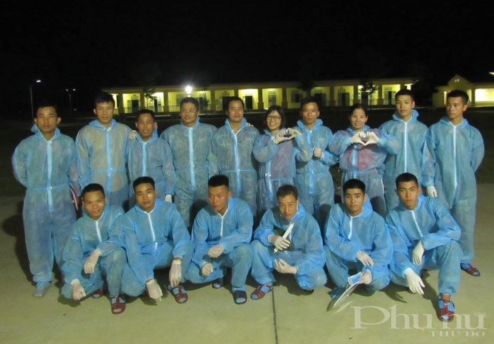 Dù khó khăn, vất vả nhưng các chiến sĩ trên mọi mặt trận ở tuyến đầu chống dịch đã và đang ngày đêm nỗ lực hết mình để chiến đấu, chiến thắng giặc dịch Covid-19.