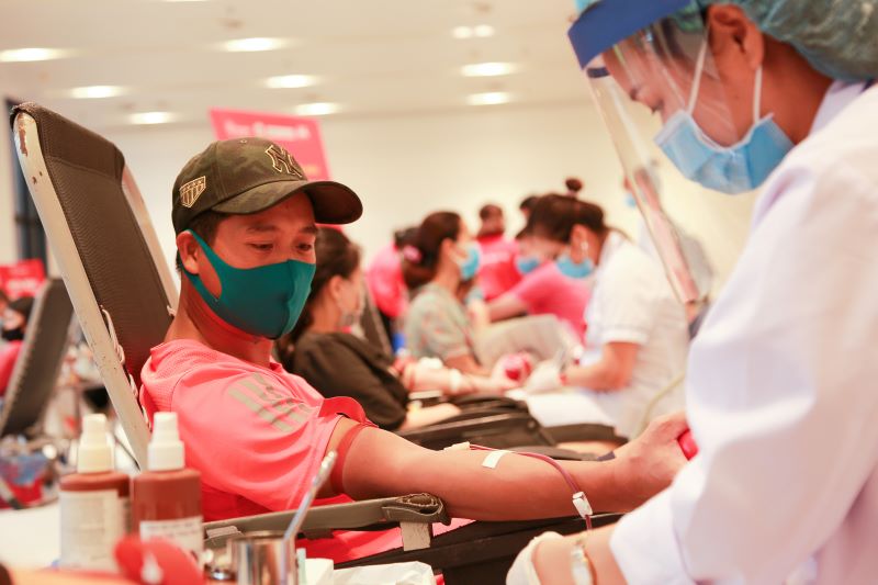 Trong bối cảnh dịch Covid-19 diễn biến phức tạp, những giọt máu tình nguyện có ý nghĩa đặc biệt với người bệnh và ngành y tế.