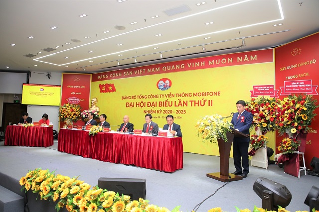 Đồng chí Y Thanh Hà Niê Kđăm - Ủy viên dự khuyết Ban Chấp hành Trung ương Đảng, Bí thư Đảng ủy Khối DNTW phát biểu tại Đại hội. Đồng chí Y Thanh Hà Niê Kđăm - Ủy viên dự khuyết Ban Chấp hành Trung ương Đảng, Bí thư Đảng ủy Khối DNTW phát biểu tại Đại hội.