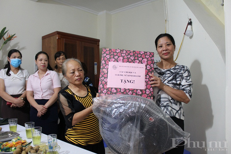 Hội LHPN quận Tây Hồ bàn giao " Mái ấm tình thương" cho hội viên có hoàn cảnh khó khăn - ảnh 7