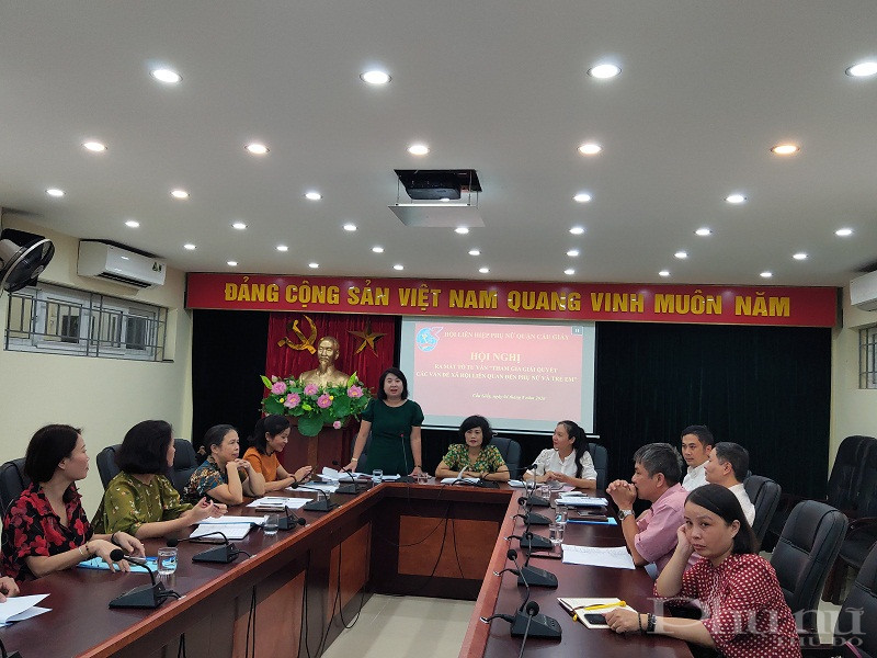 Đồng chí Nguyễn Kim Lê - Phó Chủ tịch Hội LHPN quận Cầu Giấy, Tổ trưởng Tổ tư vấn