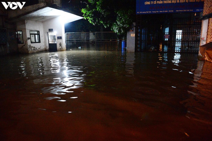 Tuyến đường Lương Thế Vinh ngập sâu