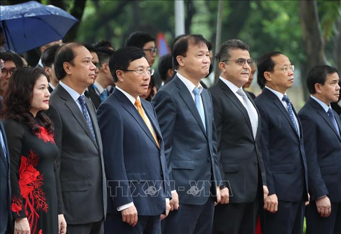Phó Thủ tướng, Bộ trưởng Bộ Ngoại giao Phạm Bình Minh và các đại biểu dự Lễ Thượng cờ ASEAN. Phó Thủ tướng, Bộ trưởng Bộ Ngoại giao Phạm Bình Minh và các đại biểu dự Lễ Thượng cờ ASEAN.