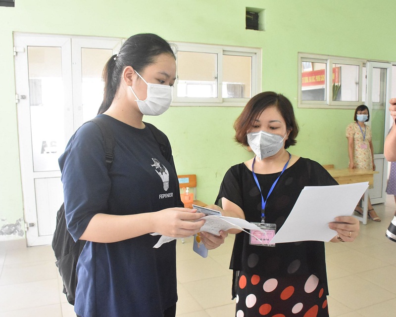 Các thí sinh được hướng dẫn kiểm tra thông tin Các thí sinh được hướng dẫn kiểm tra thông tin