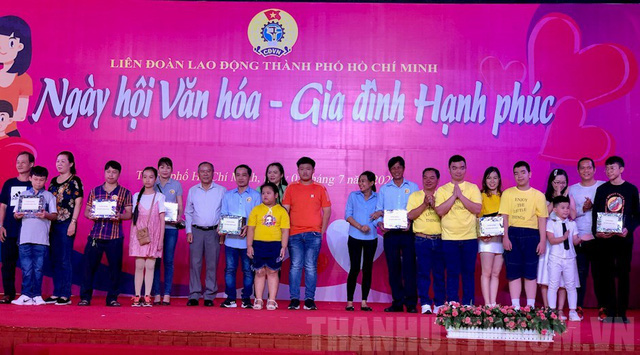 53 gia đình CNVC-LĐ văn hóa - hạnh phúc tiêu biểu năm 2020 được TP.HCM tuyên dương vừa qua