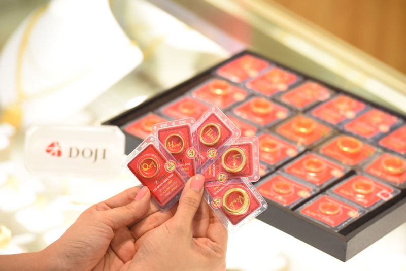 Đầu tuần, giá vàng giảm mạnh.