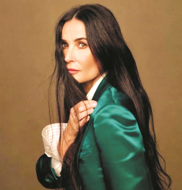Demi Moore xuất hiện trên tạp chí Vogue số tháng 5/2020