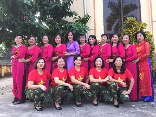 Các thành viên CLB Xây dựng gia đình phát triển bền vững