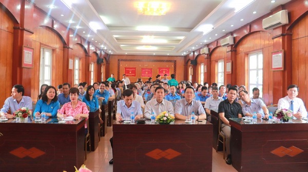 Người lao động tham gia Hội nghị giải đ&aacute;p thắc mắc những điểm mới Bộ luật Lao động c&oacute; hiệu lực từ 1/1/2021