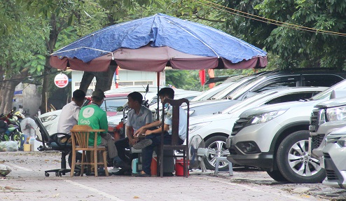 Nhiều người dân vẫn lơ là, không tuân thủ quy định về phòng dịch của thành phố