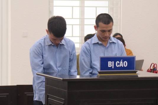 Hai bị cáo trước tòa