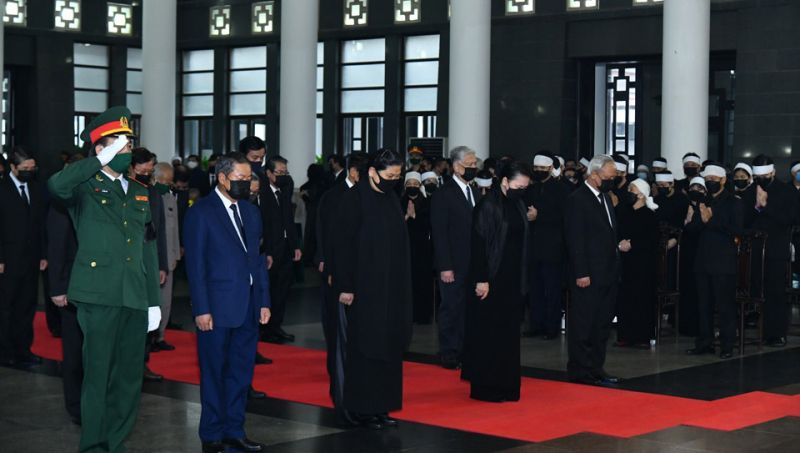 Đoàn Quốc hội nước Cộng hoà xã hội chủ nghĩa Việt Nam do Ủy viên Bộ Chính trị, Chủ tịch Quốc hội Nguyễn Thị Kim Ngân làm Trưởng đoàn vào viếng.