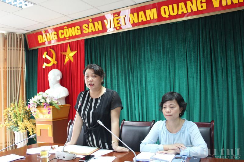 Đồng ch&iacute; Nguyễn Thị Thu Thủy - Ph&oacute; Chủ tịch Thường trực Hội LHPN H&agrave; Nội ph&aacute;t biểu tại tọa đ&agrave;m