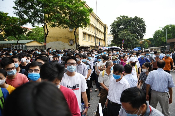 Thực hiện nghiêm việc đeo khẩu trang nơi công cộng.