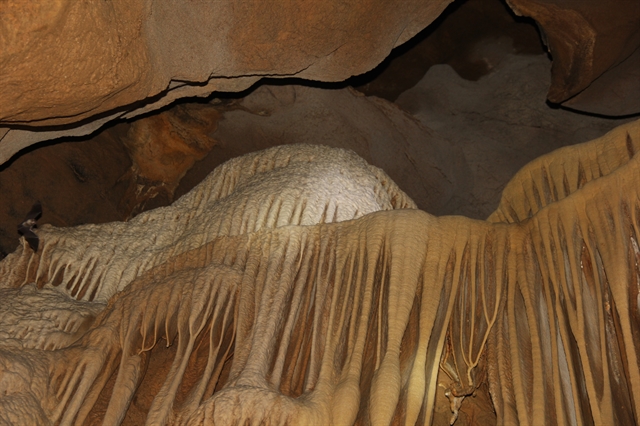 Hang động có nhiều nhũ đá còn nguyên vẹn Hang động có nhiều nhũ đá còn nguyên vẹn