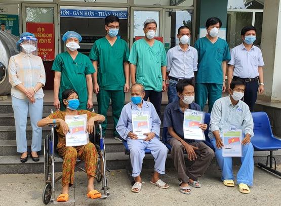 4 bệnh nhân chạy thận nhân tạo được TTYT Hòa Vang (Đà Nẵng) công bố khỏi bệnh trong ngày 18/8. 4 bệnh nhân chạy thận nhân tạo được TTYT Hòa Vang (Đà Nẵng) công bố khỏi bệnh trong ngày 18/8.