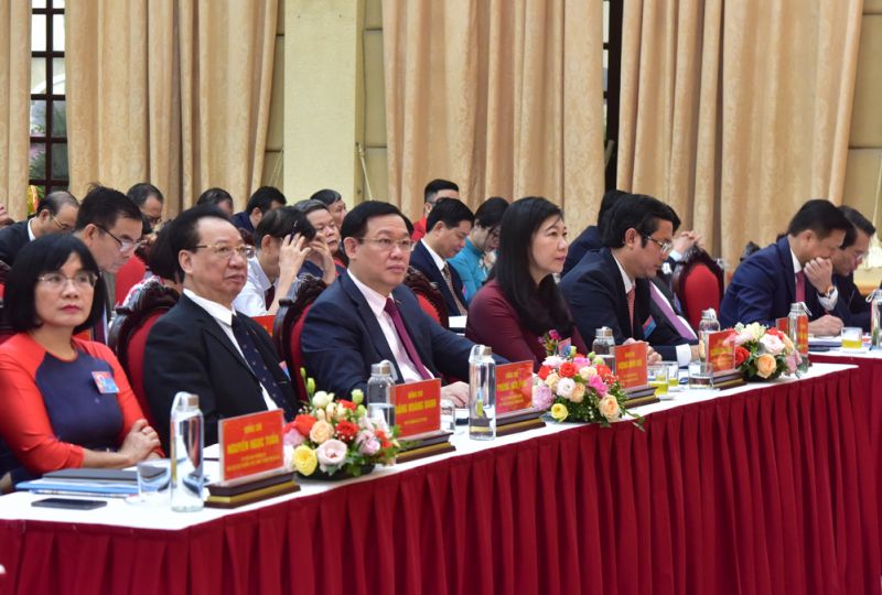 Bí thư Thành ủy Hà Nội Vương Đình Huệ và các đại biểu dự đại hội. Bí thư Thành ủy Hà Nội Vương Đình Huệ và các đại biểu dự đại hội.