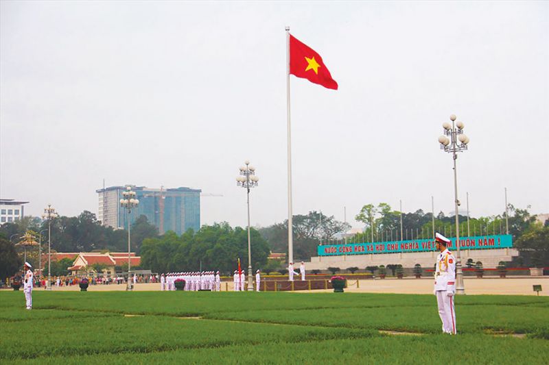 Thiêng liêng lễ chào cờ trên Quảng trường Ba Đình.