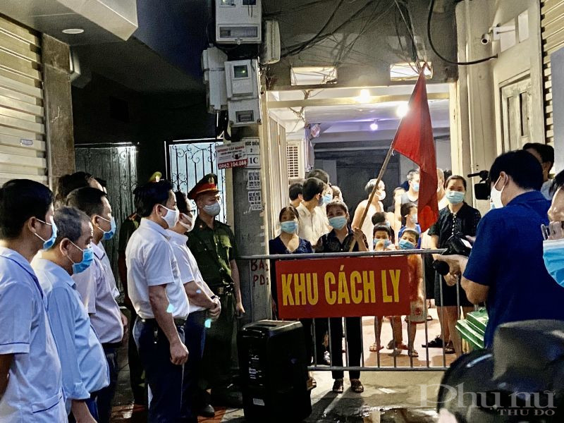 Người dân mong chờ thời khắc dỡ bỏ cách ly y tế tại ngõ 5/4 Phố Kiều Mai quận Bắc Từ Liêm