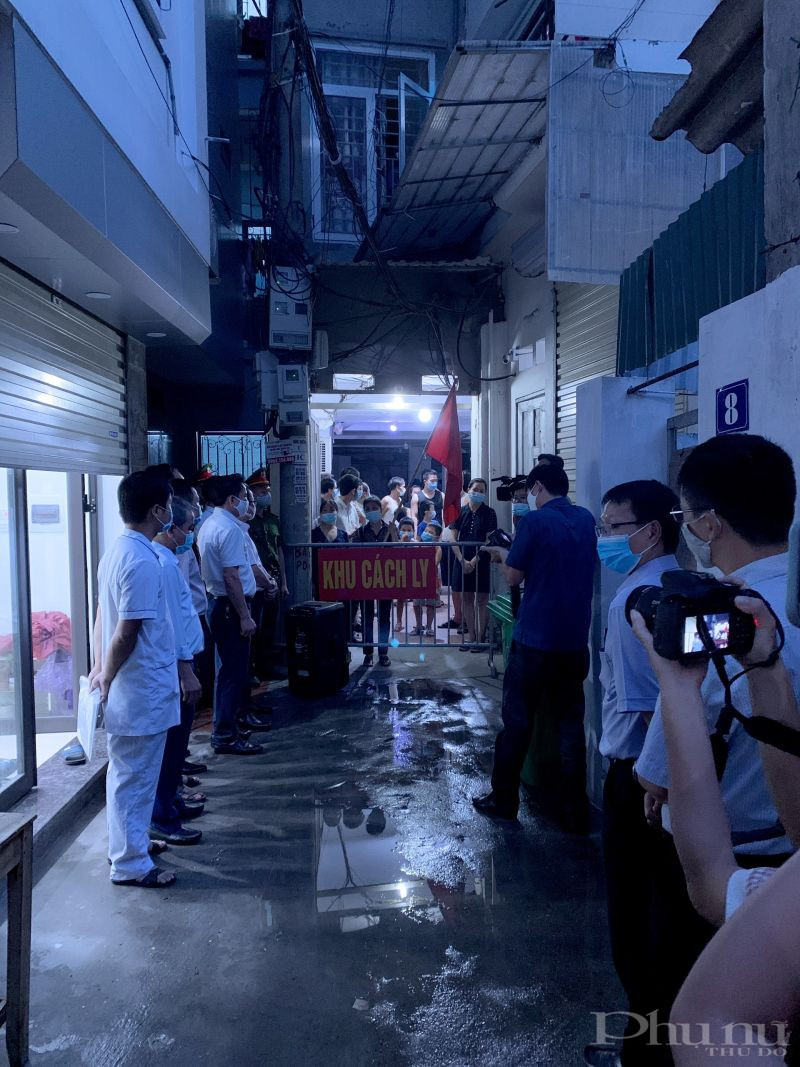 Người dân háo hức đợi thời khắc dỡ bỏ cách ly