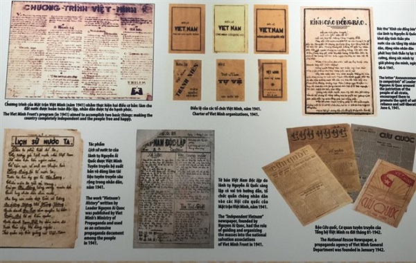 Tài liệu tại trưng bày chuyên đề Chủ tịch Hồ Chí Minh - người sáng lập Nhà nước VNDCCH đang diễn ra tại Khu di tích Chủ tịch Hồ Chí Minh