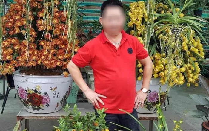 Người đ&agrave;n &ocirc;ng trong clip chửi bới, đe dọa, bắt nữ kh&aacute;ch h&agrave;ng quỳ xin lỗi (ảnh: Facebook nh&acirc;n vật)