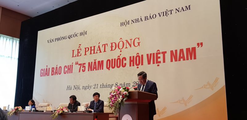 Đồng chí Thuận Hữu, Ủy viên BCH Trung ương Đảng, Tổng Biên tập Báo Nhân dân, Phó Trưởng ban Tuyên giáo Trung ương, Chủ tịch Hội Nhà báo Việt Nam, Đồng Trưởng ban Chỉ đạo Giải báo chí phát biểu tại buổi lễ Đồng chí Thuận Hữu, Ủy viên BCH Trung ương Đảng, Tổng Biên tập Báo Nhân dân, Phó Trưởng ban Tuyên giáo Trung ương, Chủ tịch Hội Nhà báo Việt Nam, Đồng Trưởng ban Chỉ đạo Giải báo chí phát biểu tại buổi lễ